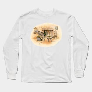 Little seamstress Mouse in the old log house Long Sleeve T-Shirt